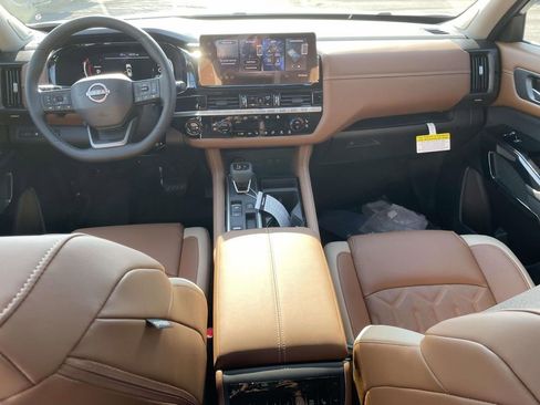 New 2026 Nissan Pathfinder Platinum image 11