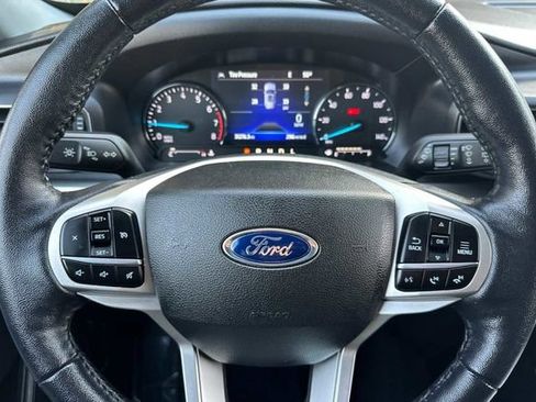 Used 2022 Ford Explorer XLT w/ Equipment Group 202A image 22