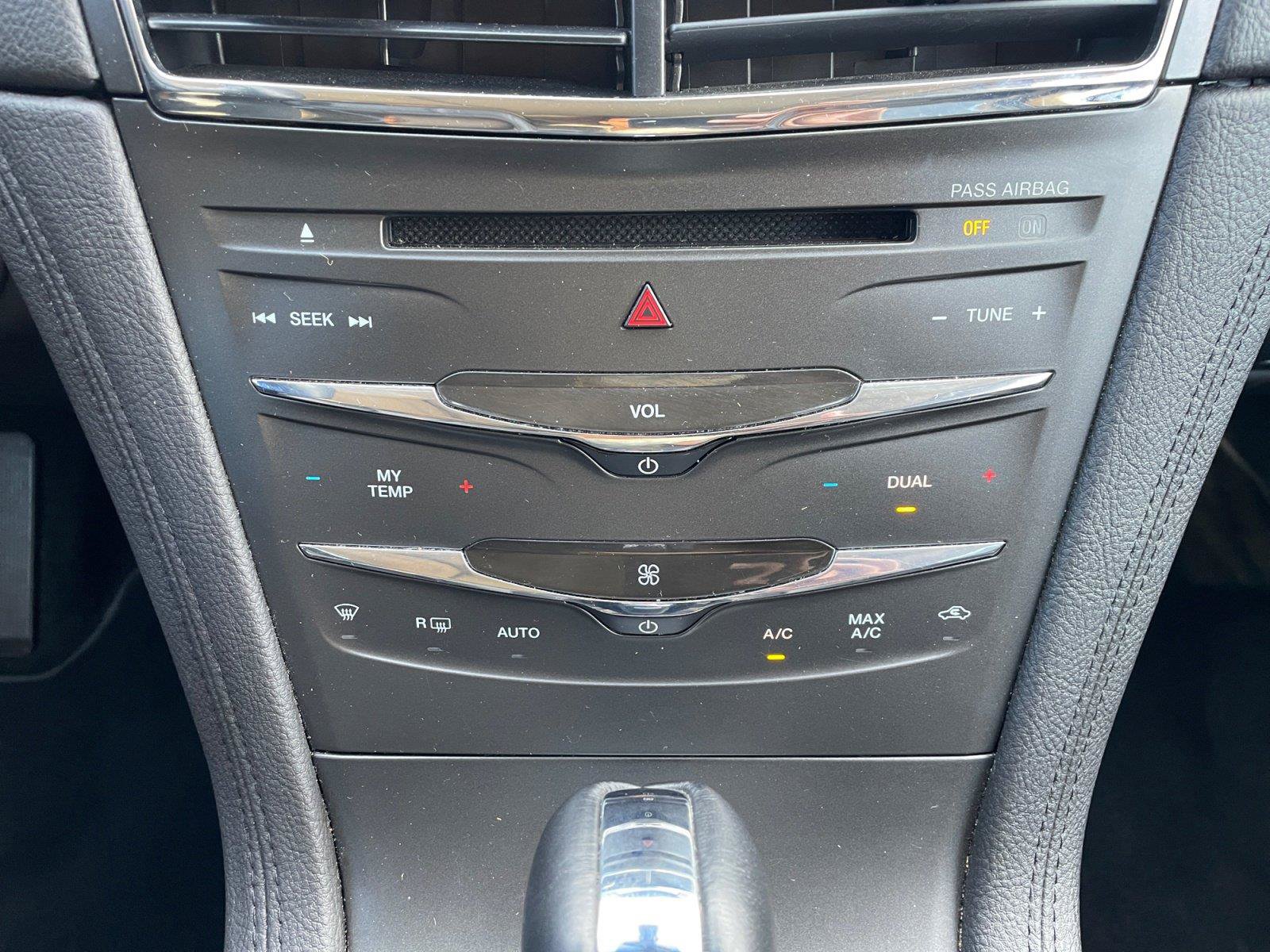 Used 2018 Lincoln MKT AWD image 11