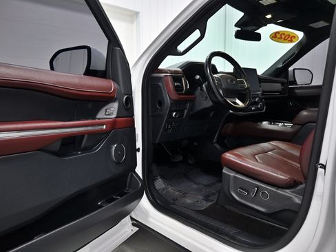 Used 2022 Ford Expedition Max Limited AWD/4WD image 3