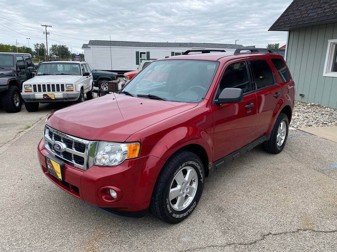 Used 2010 Ford Escape XLT FWD image 2
