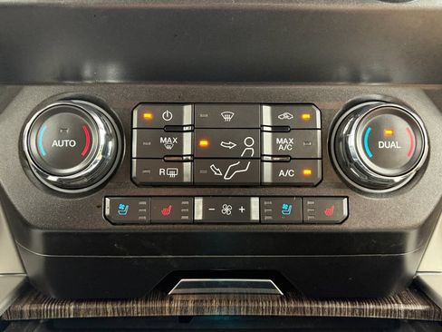 Used 2021 Ford F350 Lariat w/ Lariat Ultimate Package AWD/4WD image 25
