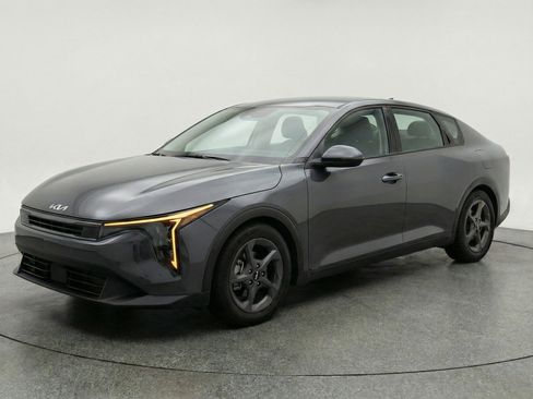 Used 2025 Kia K4 FWD image 3