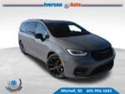 Used 2025 Chrysler Pacifica Limited