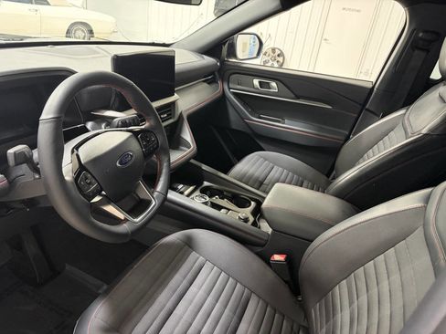 Used 2025 Ford Explorer ST-Line w/ ST-Line Street Pack image 7