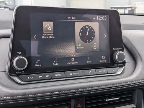 Certified 2025 Nissan Rogue SV image 18