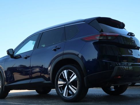 Used 2024 Nissan Rogue SL AWD/4WD image 12