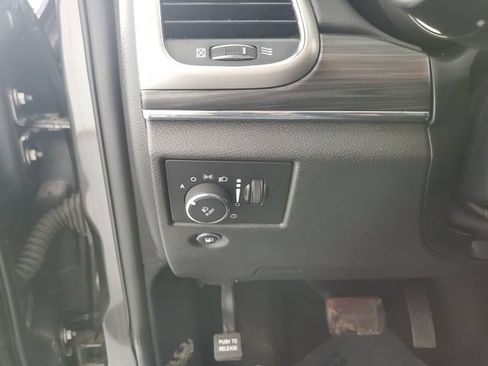 Used 2019 Jeep Grand Cherokee Limited AWD/4WD image 14