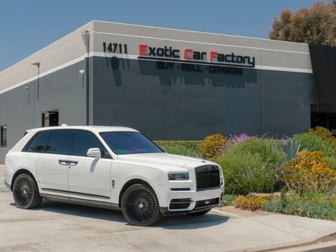 Used 2023 Rolls-Royce Cullinan Black Badge w/ Dark Exterior Package AWD/4WD image 1
