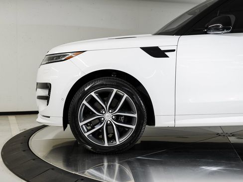 Used 2023 Land Rover Range Rover Sport SE Dynamic image 11