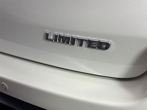 Used 2016 Toyota Highlander Limited FWD image 15