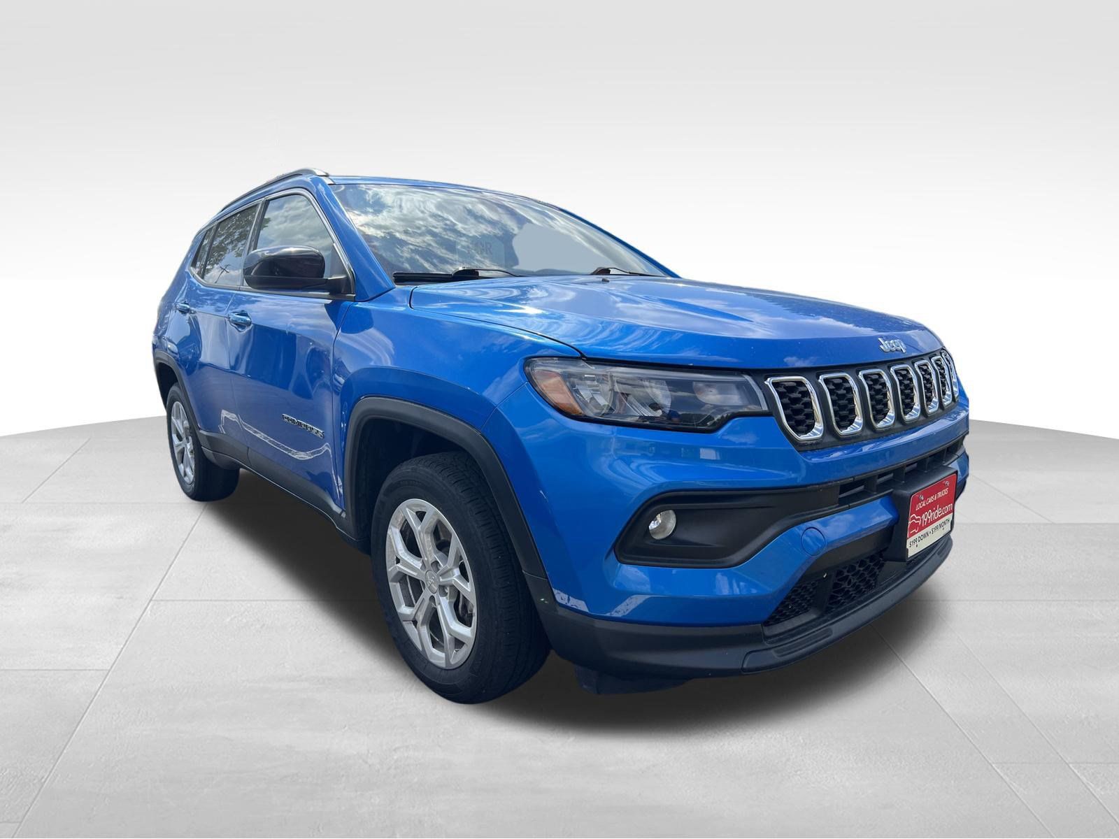 Used 2024 Jeep Compass Latitude AWD/4WD image 3