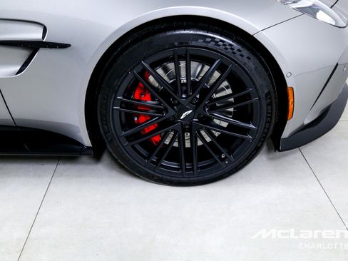 Used 2025 Aston Martin V8 Vantage Coupe image 27
