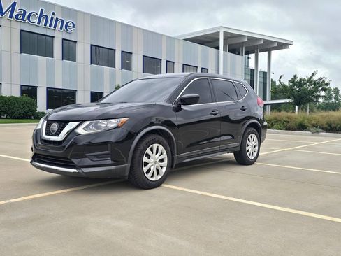 Used 2018 Nissan Rogue S FWD image 3
