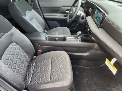 New 2026 Nissan Kicks SV image 10