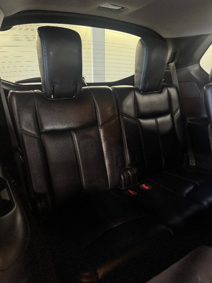 Used 2019 Nissan Pathfinder SL AWD/4WD image 8