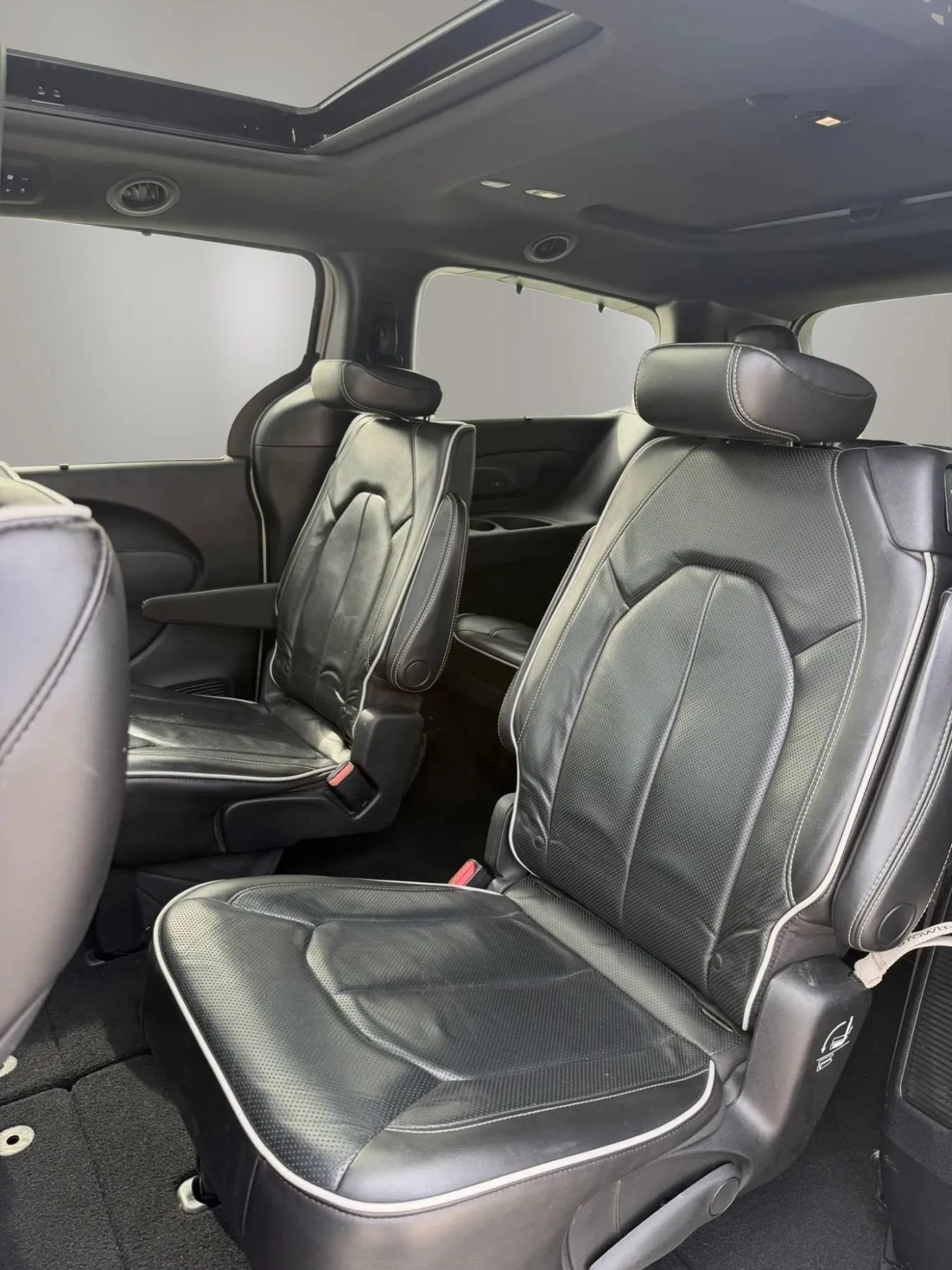 Used 2020 Chrysler Pacifica Limited w/ S Appearance Package FWD image 11