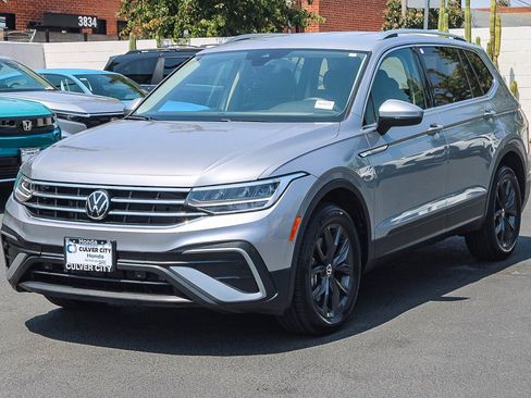 Used 2024 Volkswagen Tiguan SE FWD image 3