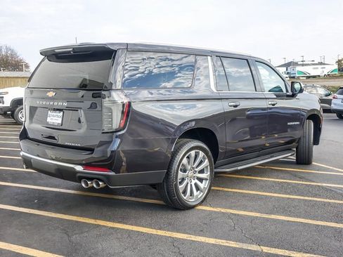 New 2026 Chevrolet Suburban Premier image 6