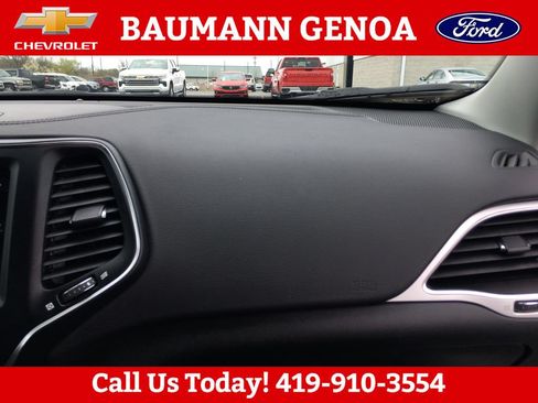 Used 2022 Jeep Cherokee Latitude w/ Trailer Tow Group AWD/4WD image 13