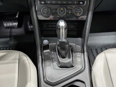 Used 2019 Volkswagen Tiguan SE image 18