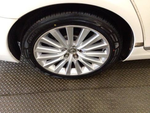 Used 2013 Lexus LS 460 w/ Comfort Pkg RWD image 26