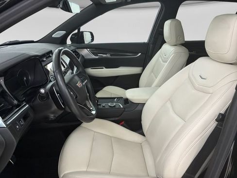 Used 2025 Cadillac XT6 Sport w/ LPO, Floor Liner Package AWD/4WD image 12