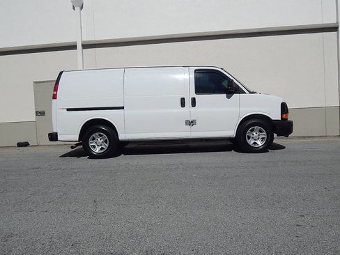 Used 2005 Chevrolet Express 1500 image 3