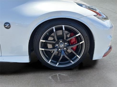 Used 2017 Nissan 370Z NISMO RWD image 36