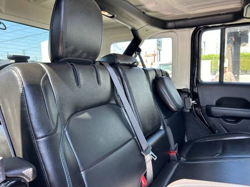 Used 2023 Jeep Wrangler Unlimited Rubicon 4xe AWD/4WD image 15