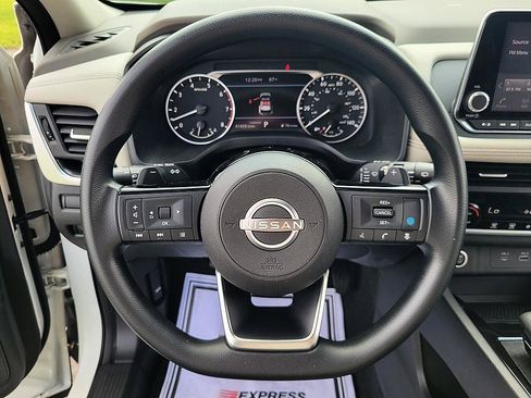 Used 2023 Nissan Rogue SV FWD image 19