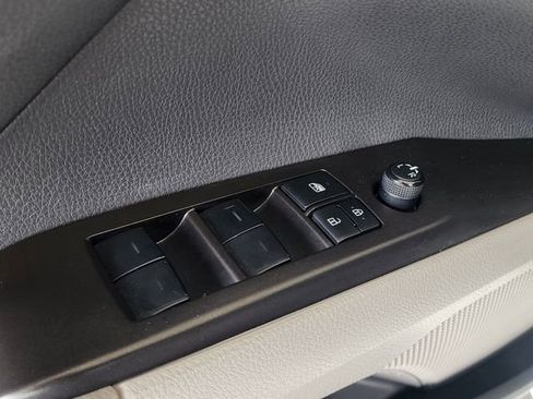 Used 2022 Toyota Camry SE w/ Convenience Package FWD image 14
