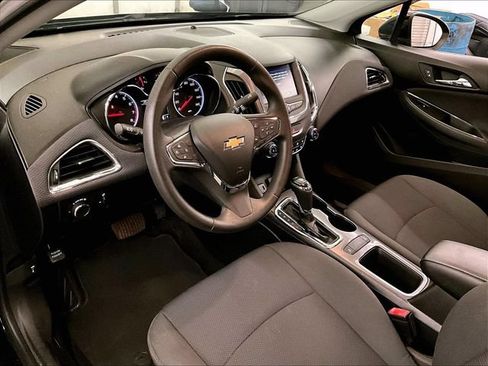 Used 2019 Chevrolet Cruze LT FWD image 12