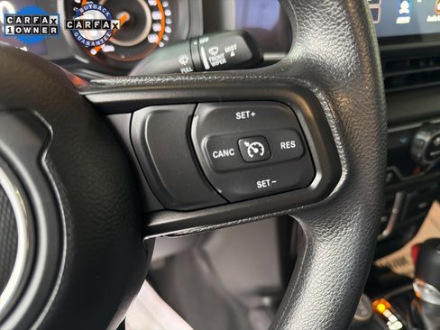 Used 2025 Jeep Gladiator Sport image 11