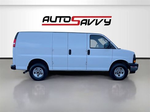 Used 2024 GMC Savana 2500 w/ Driver Convenience Package image 8