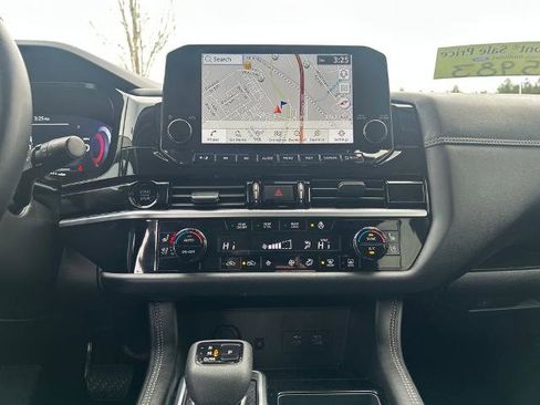 Used 2025 Nissan Pathfinder Platinum w/ Cargo Package image 27