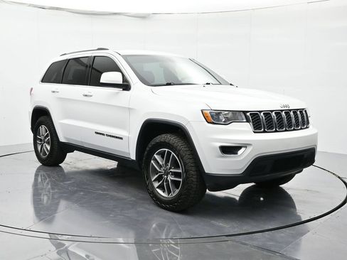 Used 2020 Jeep Grand Cherokee Laredo w/ Laredo X Package image 3