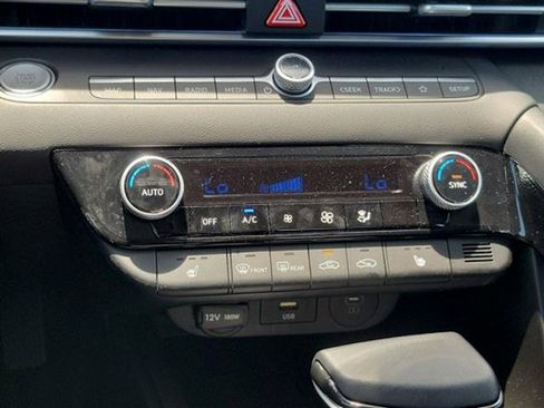 Used 2025 Hyundai Elantra SEL FWD image 28
