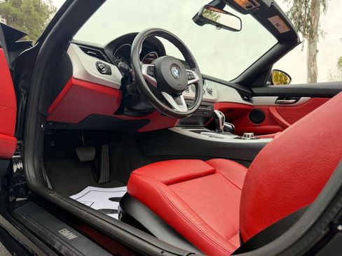 Used 2012 BMW Z4 sDrive28i w/ Sport Pkg image 10