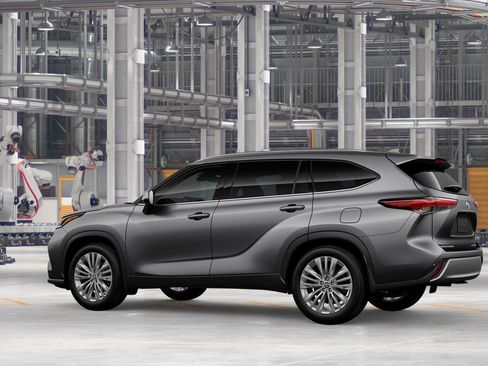 New 2026 Toyota Highlander Platinum image 5