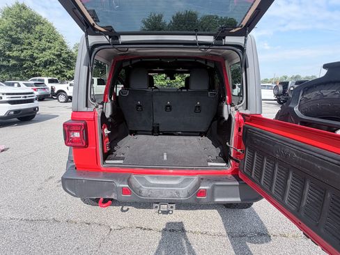Used 2025 Jeep Wrangler Unlimited Rubicon AWD/4WD image 9