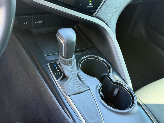 Used 2020 Toyota Camry SE FWD image 16
