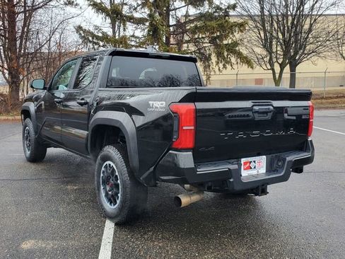 Used 2024 Toyota Tacoma TRD Off-Road image 3