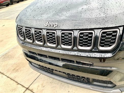 Used 2025 Jeep Compass Latitude w/ Altitude Special Edition AWD/4WD image 2
