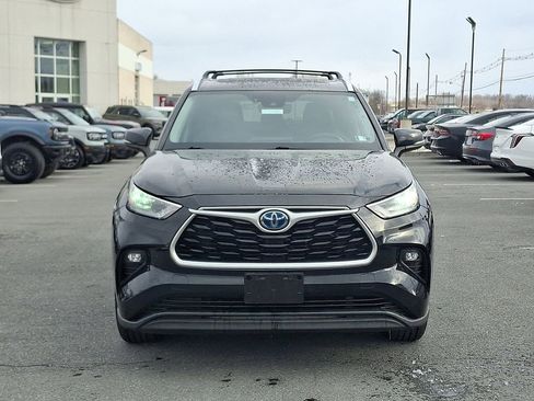Used 2020 Toyota Highlander XLE image 2