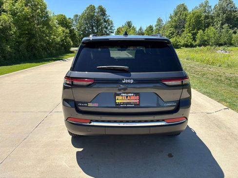Used 2025 Jeep Grand Cherokee Laredo X AWD/4WD image 8