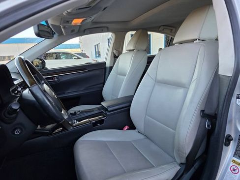Used 2014 Lexus ES 350 w/ Premium Package FWD image 12