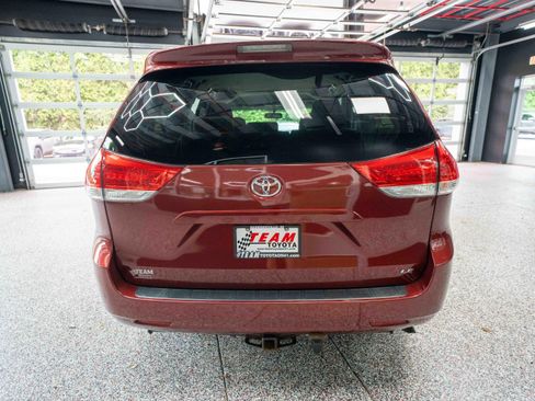 Used 2011 Toyota Sienna LE w/ Towing Pkg FWD image 3