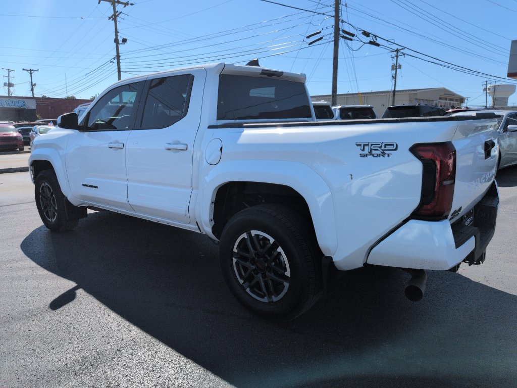 Used 2026 Toyota Tacoma TRD Sport AWD/4WD image 3