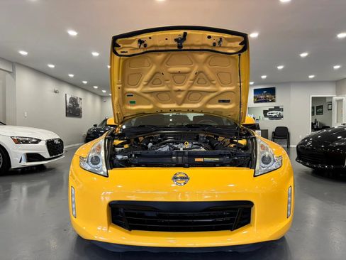 Used 2017 Nissan 370Z Coupe RWD image 28